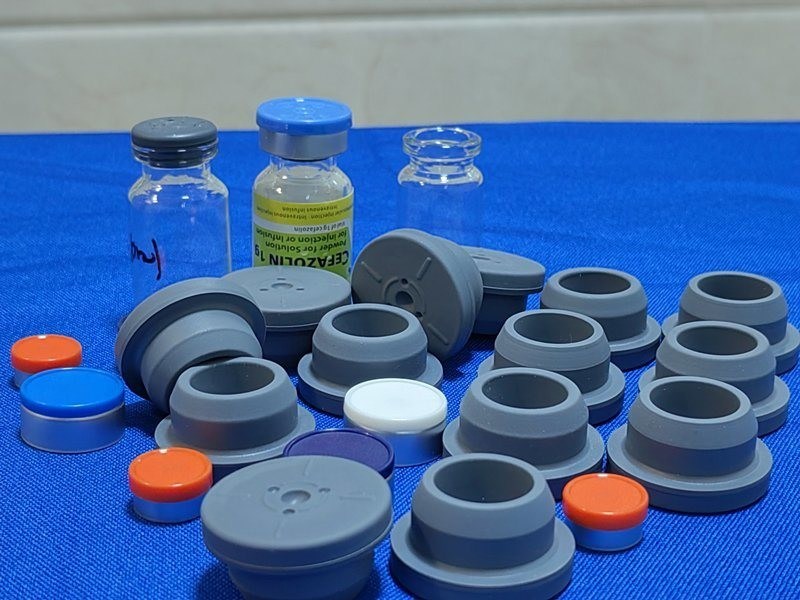 13 мм 20 мм 28 мм 32 мм Лиофилизационные стеклянные флаконы Медицинский серый Бутиловый резиновый пробку для стеклянной флаконы Стеклянная бутылка для инфузии